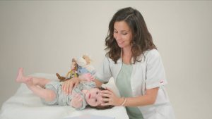 סינטיה רוזמבלום- מטפלת בתינוקות